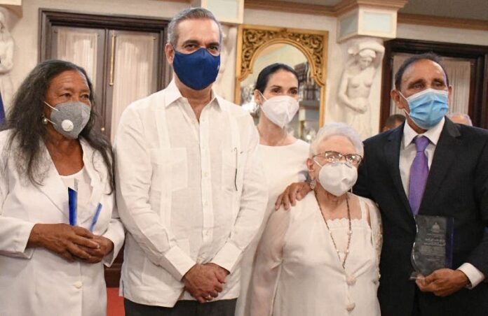 Conape reconoce labor en favor de los envejecientes