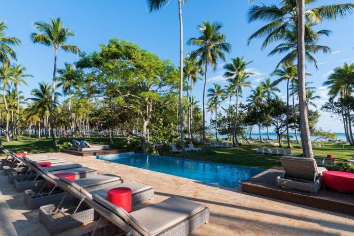 
            Easy Voyages: Resorts dominicanos seleccionados para vacaciones de navidad de los franceses    