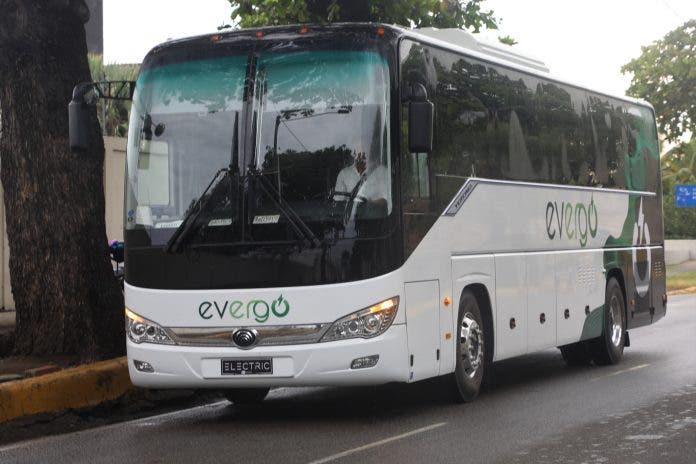 Primer autobús eléctrico RD