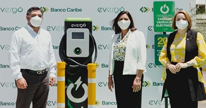 Oscar San Martin, Xiomara León y Nelly Taveras.
