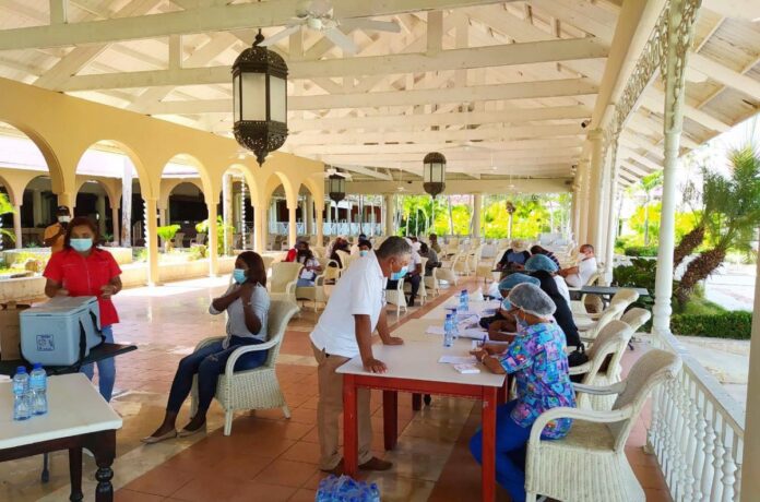 El 53% de los trabajadores de hoteles ya recibió segunda dosis anticovid