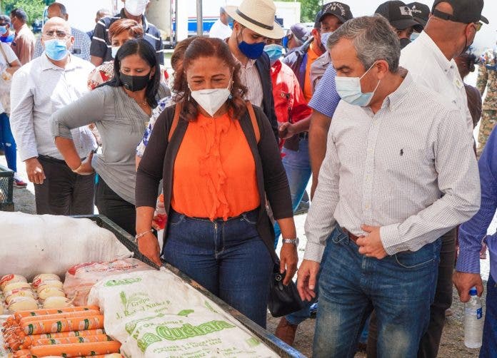 1. FOTO MIGUELINA TRINIDAD ALVAREZ, ROSALBA MILAGROS PENA E IVAN HERNANDEZ GUZMAN