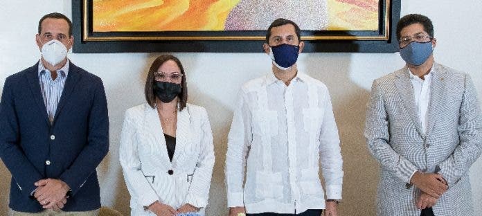Representantes de las entidades participantes.