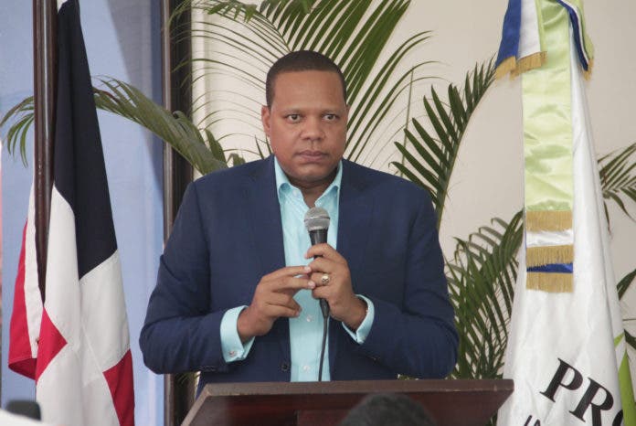 El director ejecutivo de Pro Consumidor, doctor Eddy Alcántara (1)