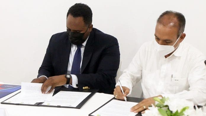 Manuel Rodríguez Consultor Juridíco, ProDominicana junto a Demetrio Vicente, Presidente de la Cámara