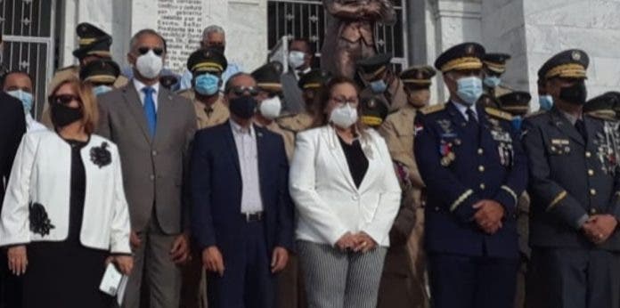 Marieta Díaz, Andrés Cueto, Juan Pablo Uribe, Rosa Santos, Rafael Antonio Alegría Arias y Máximo Báez Aybar.