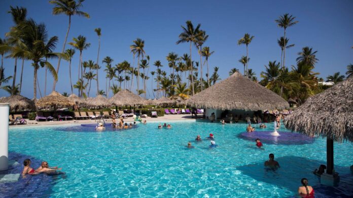 RD mantendrá pruebas aleatorias y descarta exigir tarjeta de vacunación en hoteles