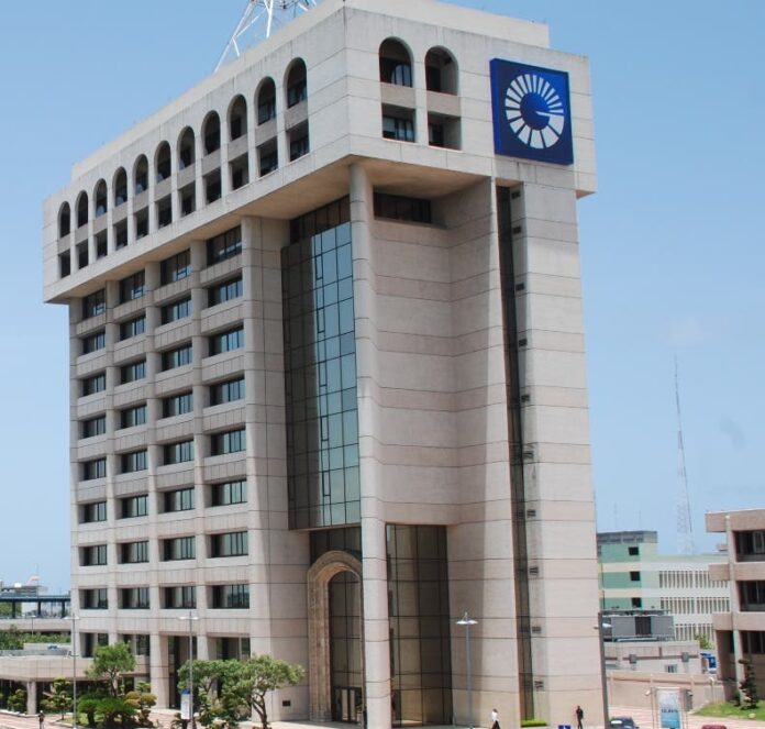 Banco Popular entrega becas a 65 jóvenes meritorios