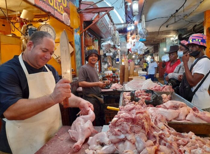 Polleros creen clientes podrán comprar más