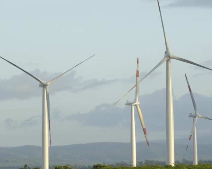 Comisión cita avances en generación energías renovables