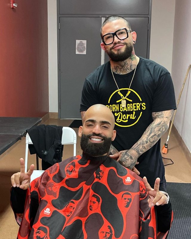 La historia detrás de Leo God is Good, el barbero de las celebridades