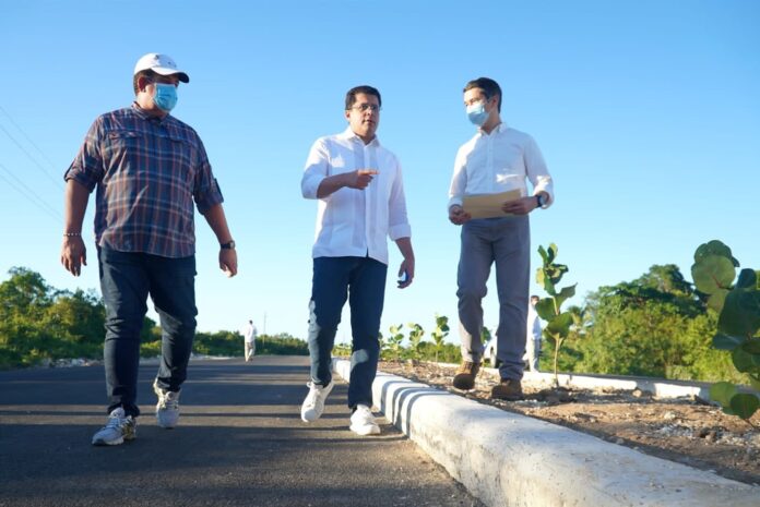 Collado supervisa trabajos de autovía que unirá Verón con boulevard turístico