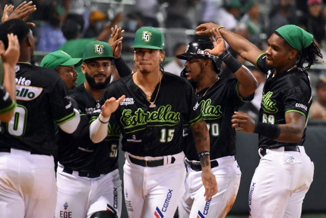 Las Estrellas ganan y siguen firmes en primer lugar Las Estrellas ganan y siguen firmes en primer lugar