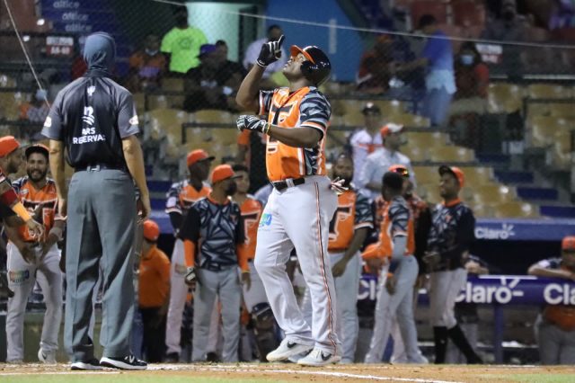 Toros del Este derrotaron a los Leones del Escogido con pizarra de 3-1 Toros del Este derrotaron a los Leones del Escogido con pizarra de 3-1