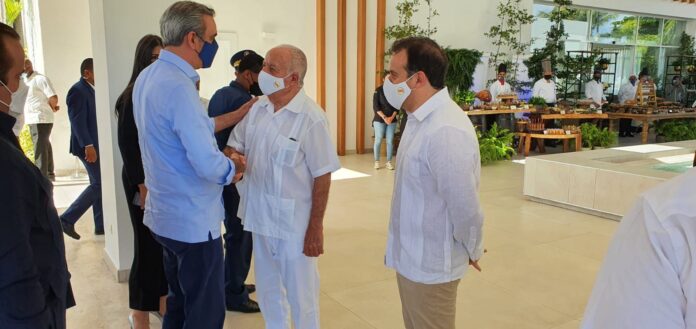 Abinader acude a la reapertura del hotel de Senator en Puerto Plata