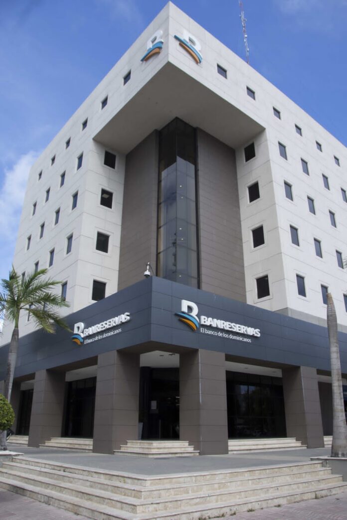 Fitch Ratings mejora perspectiva de Banreservas