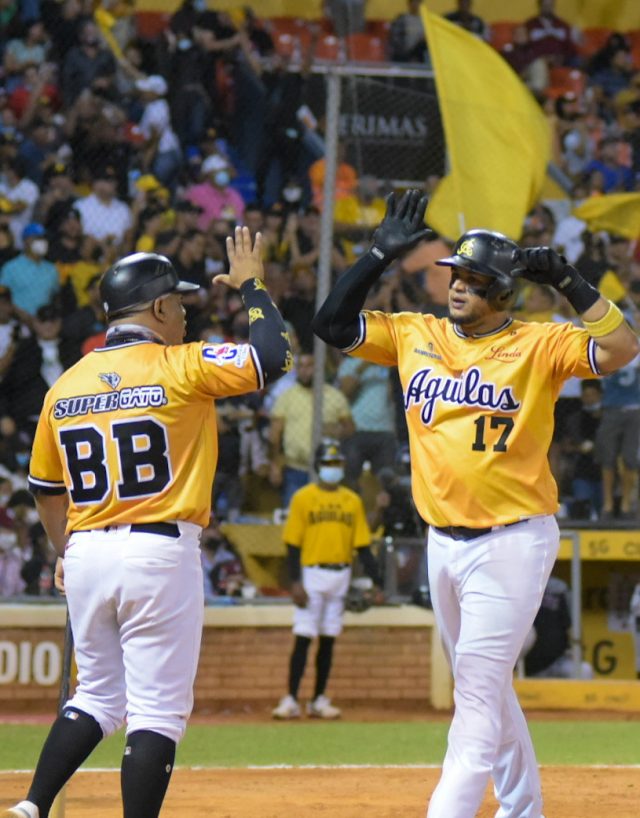 Águilas derrotan a los Gigantes con cuadrangular de Juan Lagares Águilas derrotan a los Gigantes con cuadrangular de Juan Lagares