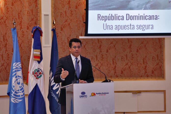Collado promueve en Fitur proyecto Costa del Ámbar y el avance de Miches