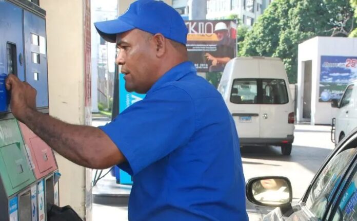 Gobierno congela precios de los combustibles