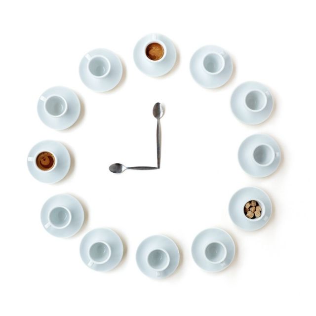 Tazas de café en forma de un reloj