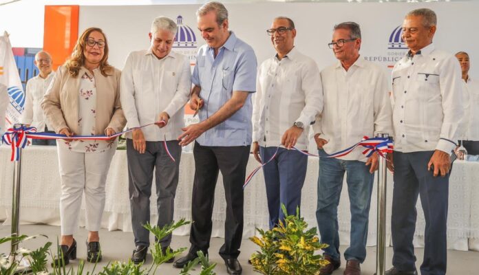Abinader inaugura remodelación autopista Santiago-Navarrete