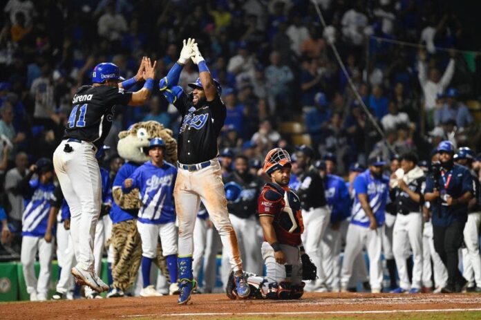Licey avanza a la serie final, blanquea 8-0 a los Gigantes