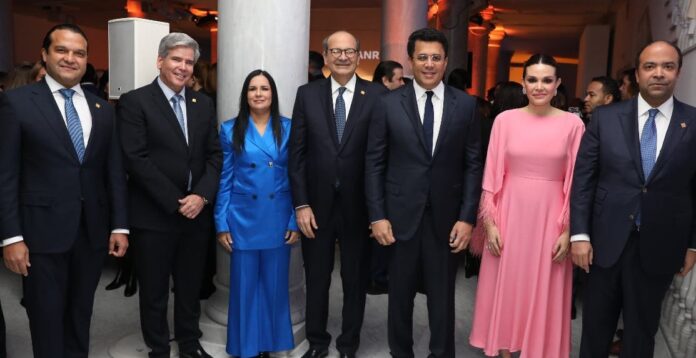 Banreservas celebra coctel para inversionistas