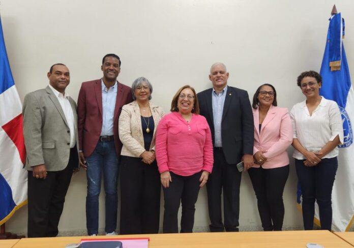 Realizan conversatorio sobre derecho penal y los negocios en el turismo