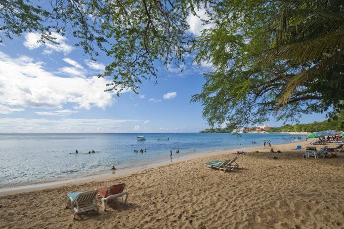 Vendedores de playa Sosúa y Turismo llegan a acuerdo sobre construcción de plazas