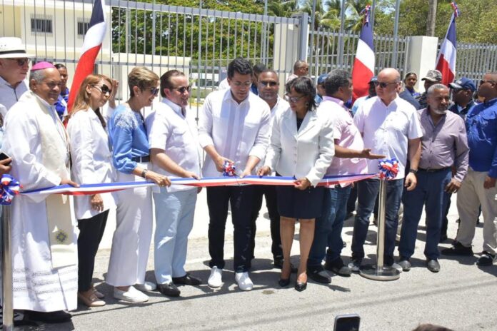 Turismo inaugura centro comunal en Maimón, Puerto Plata