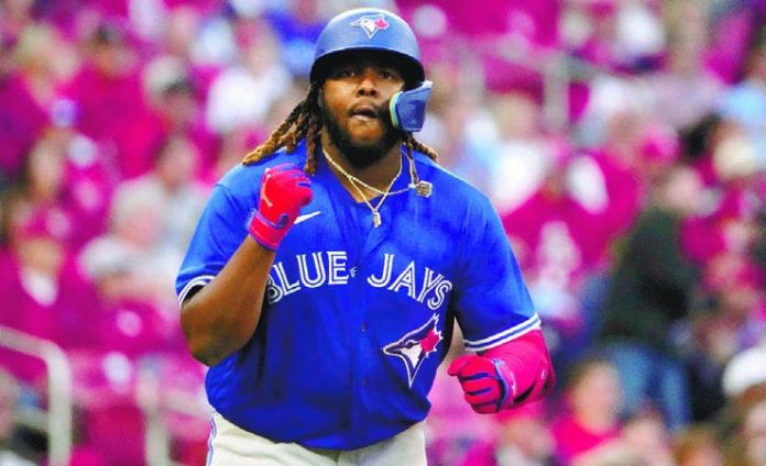 Vladdy Jr. encabeza los latinos que le pegaron con fuerza en las Grandes Ligas