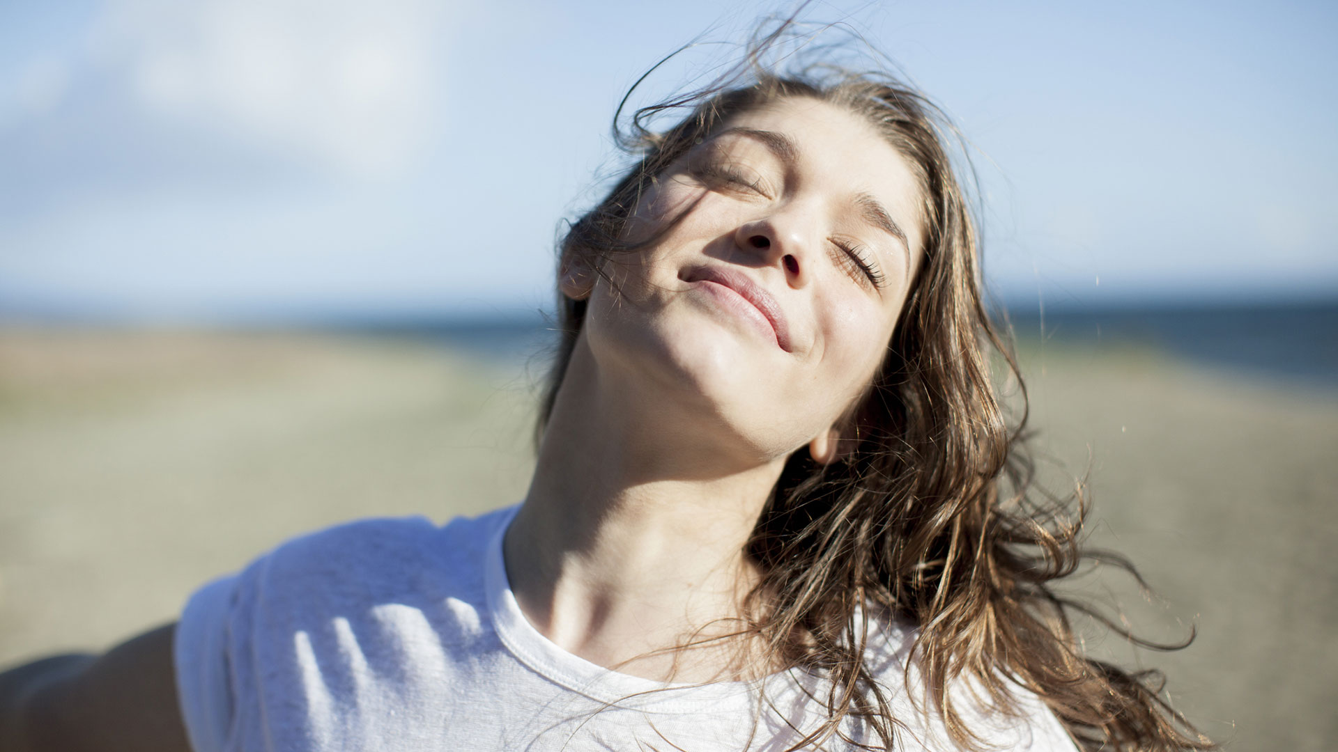 El yoga puede favorecer la liberación de endorfinas y de muchos otros neurotransmisores que generan sensaciones de bienestar en el cuerpo y la mente