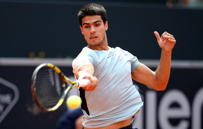 Alcaraz  derrota a Tsitsipas; va con Djokovic  semifinales