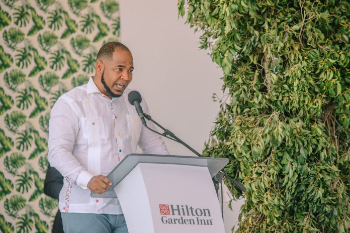 Edwin Encarnación: «Me siento contento de ser socio de Hilton»