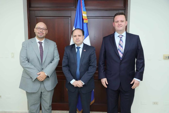 RD invita a LATAM Capital a invertir en nuevas aéreas de desarrollo turístico