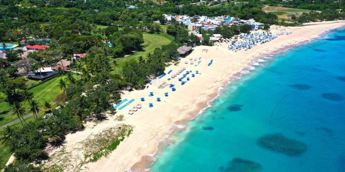 Prohíben uso de playas en Puerto Plata por oleajes anormales