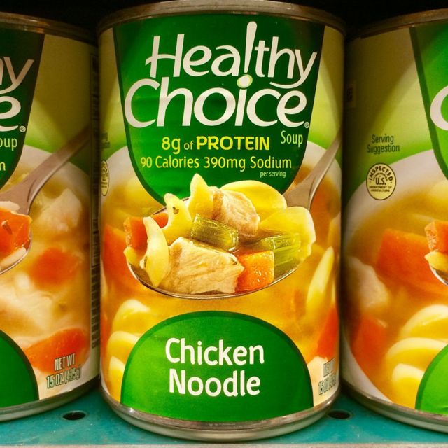 Sopa de pollo enlatada