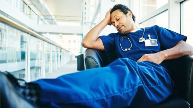 Médico en un descanso