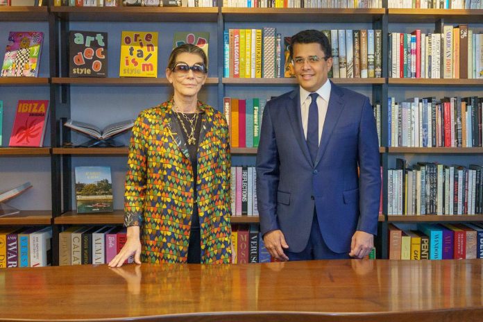 Collado sella acuerdo con editora de lujo para crear un libro sobre RD