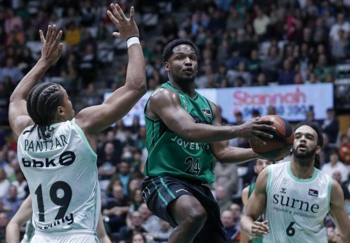 El dominicano Andrés Feliz da la victoria al Joventut con un triple desde su campo