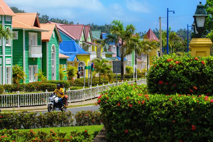 Gobierno invierte RD$1,740.2 millones para impulsar turismo de Samaná