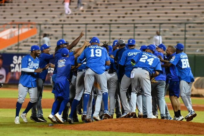 Licey clasifica y barre a los Toros; Águilas se despiden con triunfo del torneo