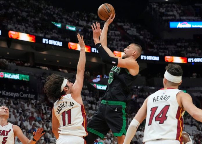 Celtics pierden a Porzingis crucial etapa de playoffs