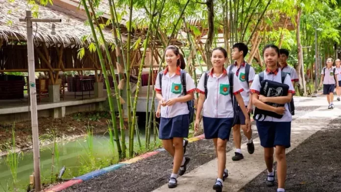 Los alumnos que dirigen la escuela en la que estudian y hasta contratan a los profesores