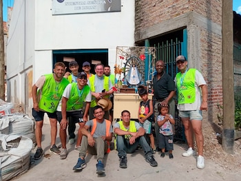 El pastor africano Juan Bosco vive en Argentina hace más de siete años y trabaja en una capilla en Villa Celina, La Matanza, y junto a comunidades afrodescendientes 