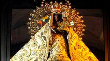 La Virgen de la Caridad del Cobre, conocida también como Cachita, es la patrona de Cuba, y otra de las representaciones morenas de la Virgen María