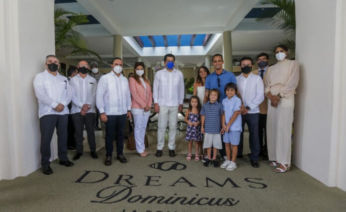 
            David Collado saluda reapertura del hotel Dreams Dominicus    