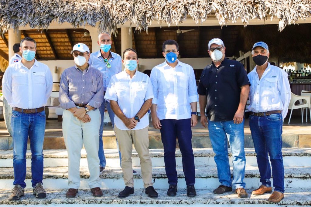 Empresarios turísticos del Sur junto a David Collado.