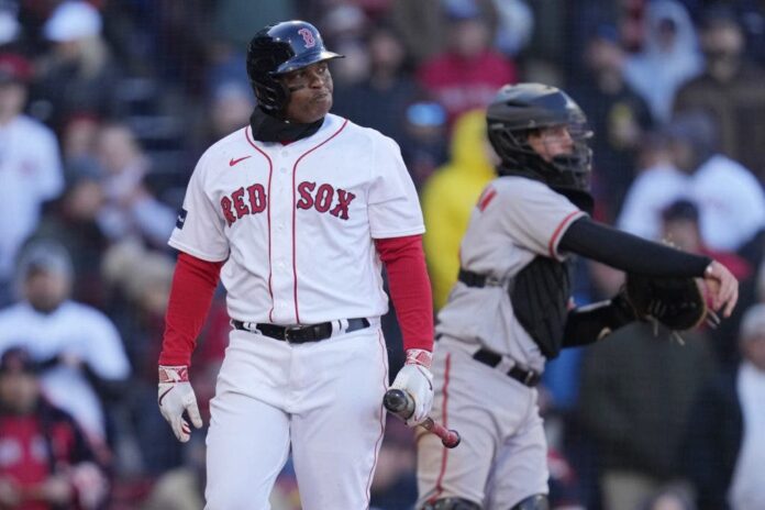 Rafael Devers se convierte en la primera víctima de las nuevas reglas del reloj en la MLB