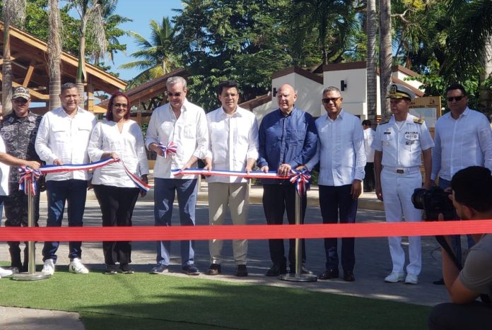 Abinader y Collado entregan obras turísticas en Las Galeras, Samaná